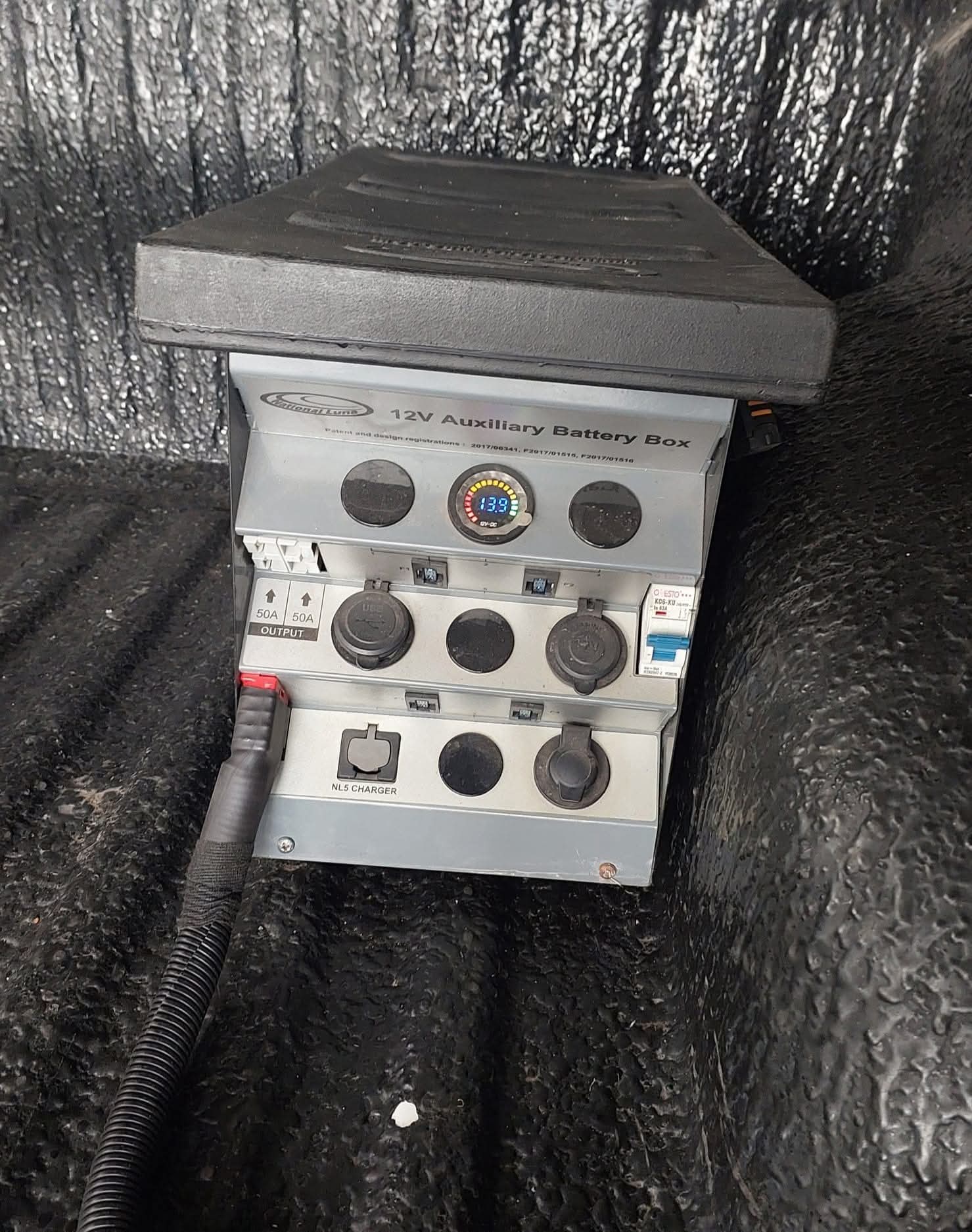 AMAROK BRAD HARRISON PLUG INSIDE BIN (1M INSIDE BIN) - Image 14