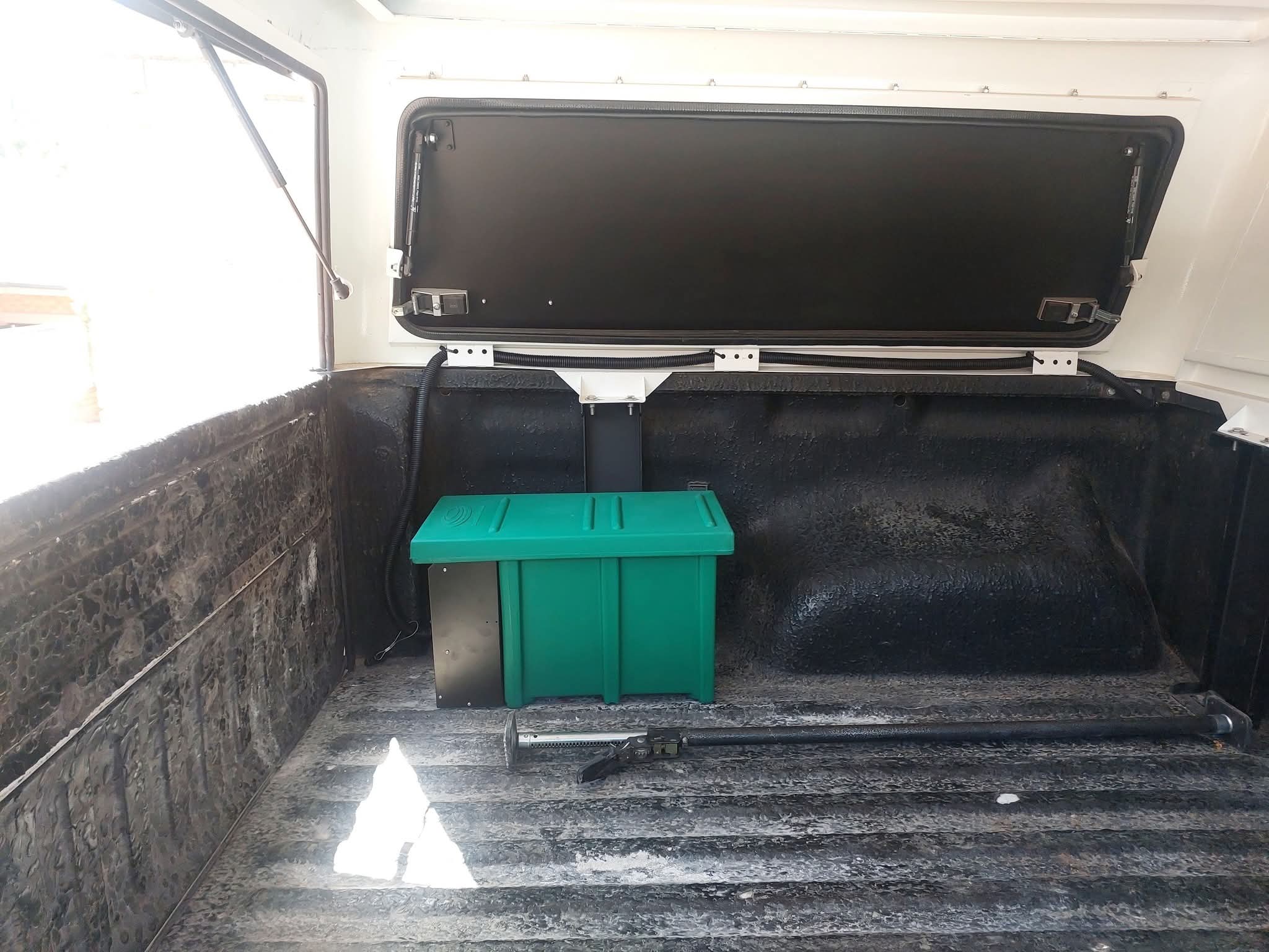 AMAROK BRAD HARRISON PLUG INSIDE BIN (1M INSIDE BIN) - Image 6