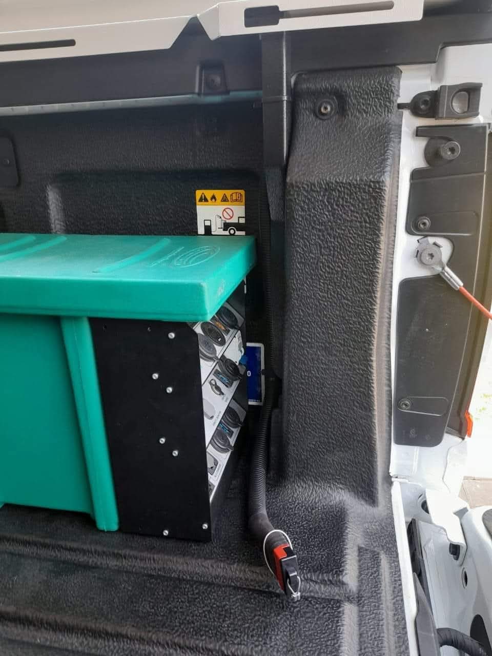 AMAROK BRAD HARRISON PLUG INSIDE BIN (1M INSIDE BIN) - Image 2
