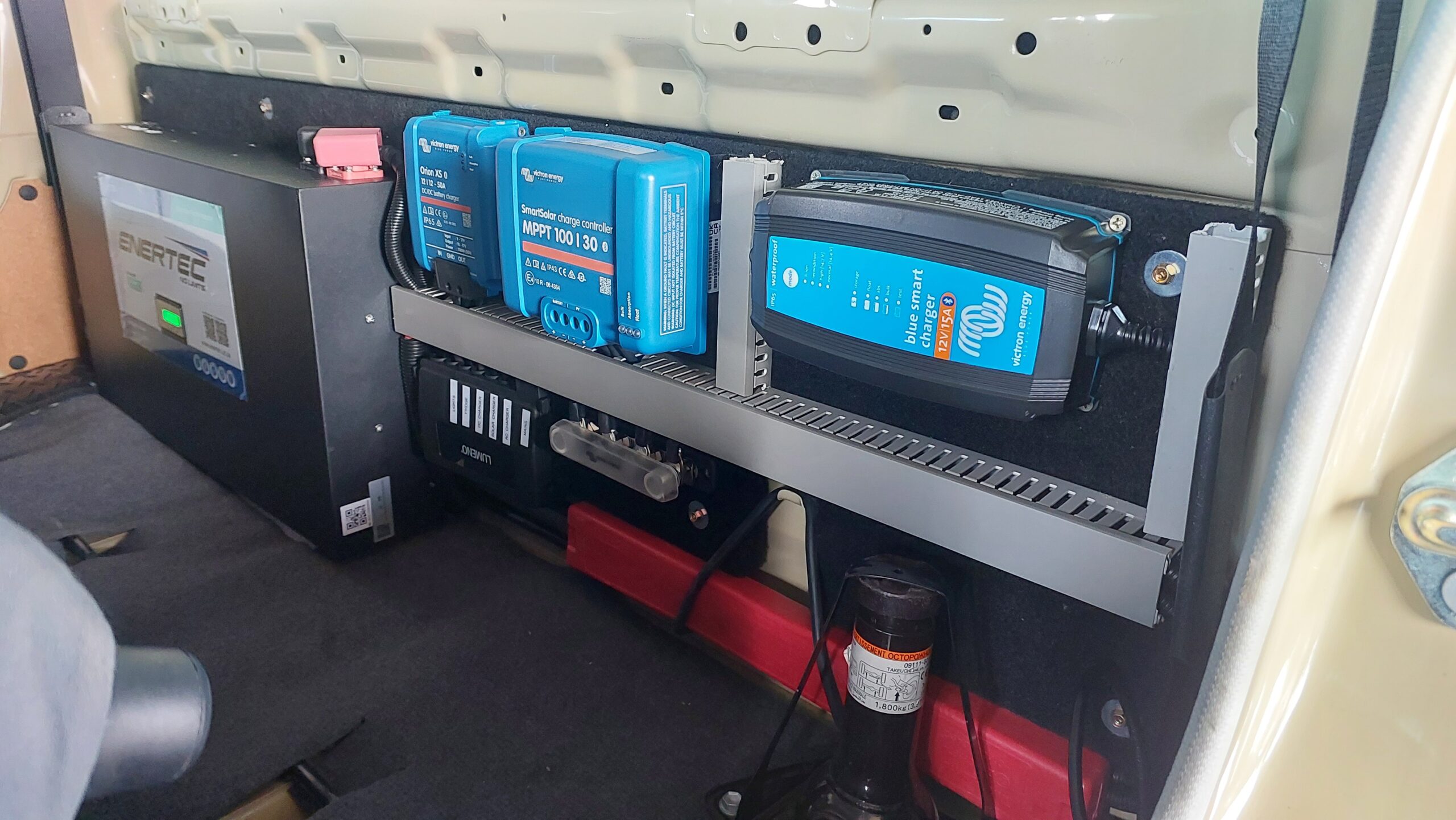 LAND CRUISER 79 Dual Battery system- VICTRON +200a lithium (2.8 & V8) - Image 12