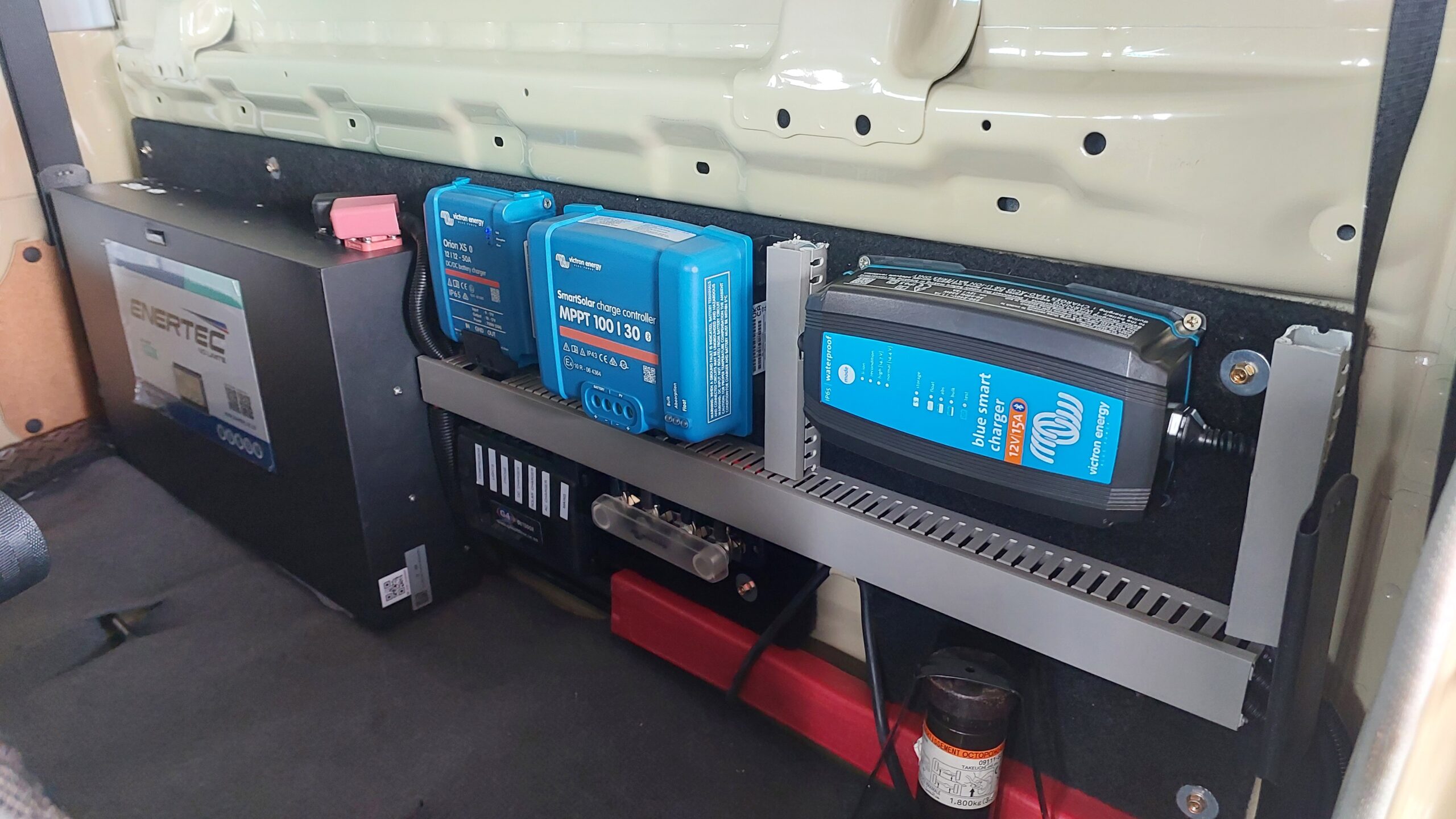 LAND CRUISER 79 Dual Battery system- VICTRON +200a lithium (2.8 & V8) - Image 15